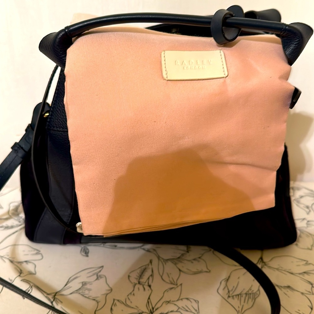 Handbag - Picture 9 of 10